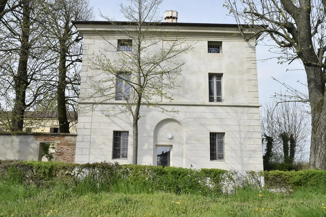 Ostello Castello Mina Della Scala Casteldidone 0*,  Italy