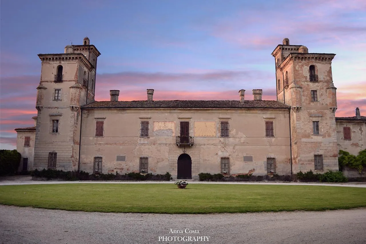 Hostel Ostello Castello Mina Della Scala Casteldidone Italy